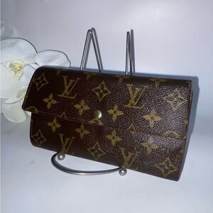Authentic! 💥 Louis Vuitton Monogram Sarah Clutch Wallet
